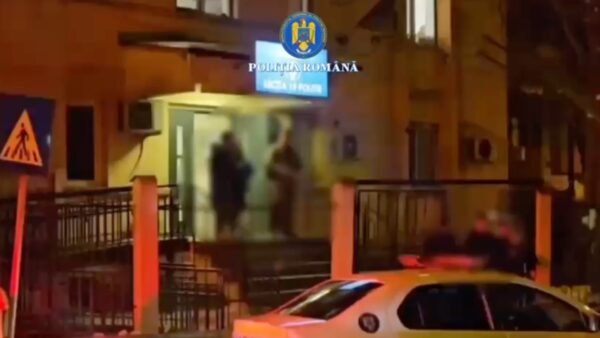 Bătaie în trafic pe o stradă din Sectorul 5. Un bărbat și fiul său minor, reținuți de polițiști