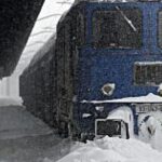Circulația mai multor trenuri a fost suspendată din cauza condițiilor meteo. FOTO: Mediafax