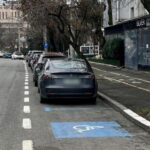 Reguli de parcare pe locurile PMB pentru persoanele cu dizabilități. Ce amenzi riscă cei care nu respectă legea