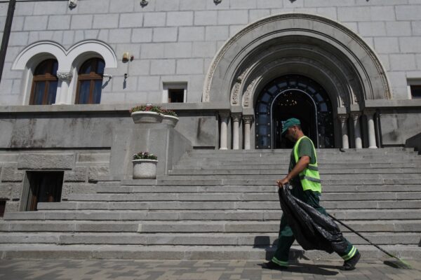 Contractul cu Romprest expiră în iunie. Primarul George Tuță, împuternicit de Consiliul Local, să anunțe. Foto: Inquam Photos/ Octav Ganea