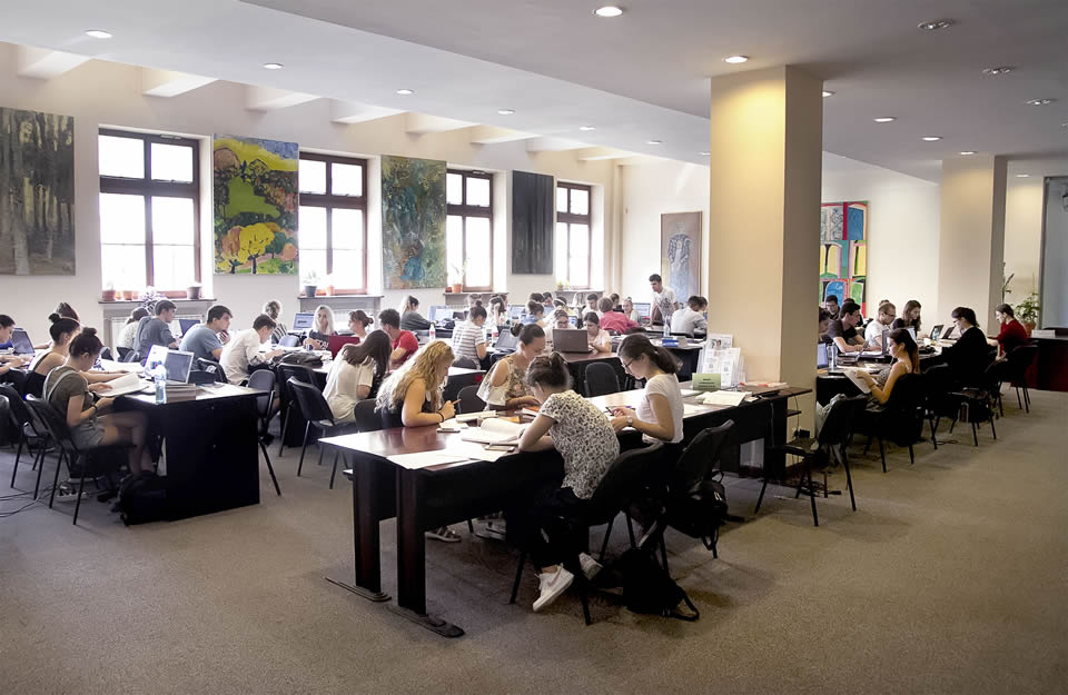 ASE organizează tururi ghidate pentru absolvenții de liceu care doresc să se înscrie în cadrul facultăților | FOTO: ASE București