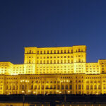 Se încheie Luna de conștientizare a endometriozei. Palatul Parlamentului va fi iluminat în galben. FOTO: zf.ro