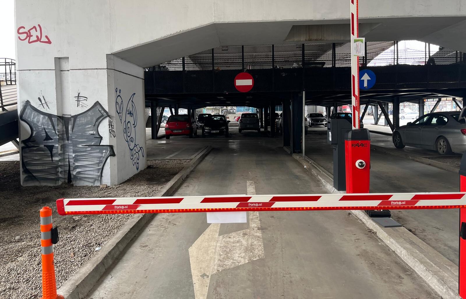 Parcarea de sub Pasajul Basarab