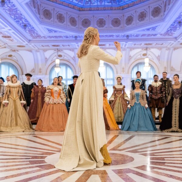 Corul Madrigal cântă pentru șapte spitale bucureștene, în cadrul parteneriatului „Madrigal pentru spitale”. FOTO: Corul Madrigal/ Facebook