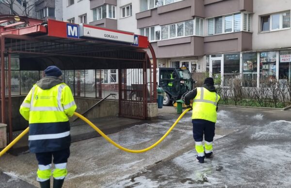 Curățenia de primăvară din Sectorul 6 continuă, în Cartierul Militari. FOTO: PS6