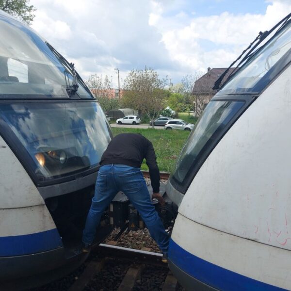 Două trenuri au fost anulate pe ruta Otopeni-Gara de Nord. Un automotor s-a defectat în stația Mogoșoaia. FOTO: clubferoviar.ro