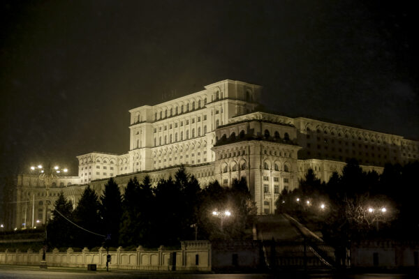 Ora Pământului 2026. Iluminatul va fi oprit sâmbătă seara, la Palatul Parlamentului. Foto: Inquam Photos/ Octav Ganea
