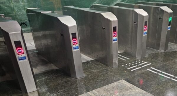 Trei companii oferte carduri și cartele contactless metrou