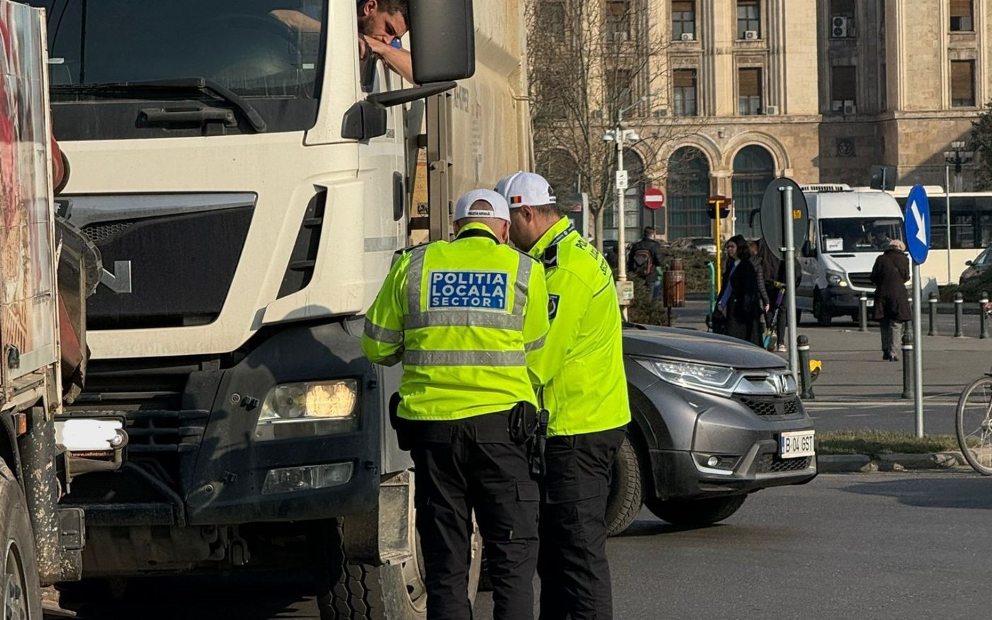 Amenzi de 18,5 mii lei pentru transportatorii care au trecut prin Sectorul 1 fără autorizații de circulație