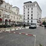 bariere la o parcare publică