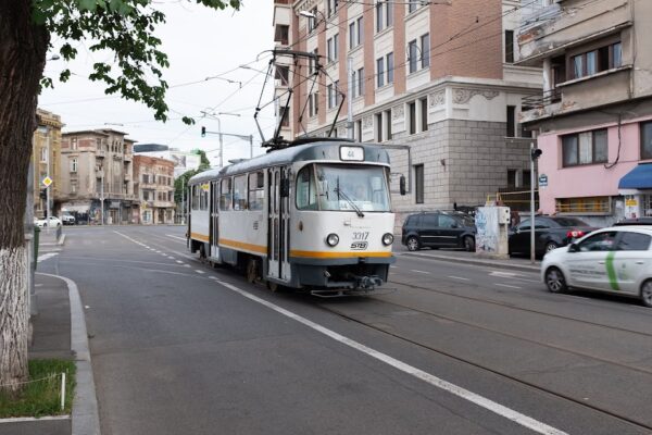 Haos în transportul în comun de suprafață după deschiderea șantierelor la liniile de tramvai. PMB: „Înainte de a pleca la drum, consultați aplicația InfoTB” | FOTO: Ion Mateș