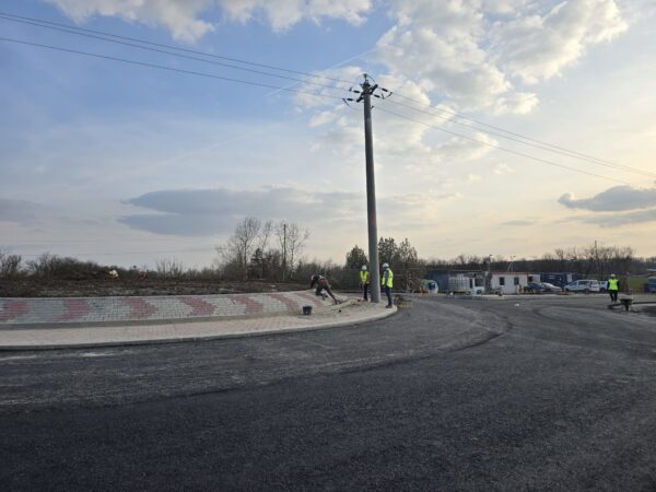 S-a turnat un strat de asfalt pe primul tronson din Centura Brănești. Scrioșteanu anunță care este stadiul lucrărilor