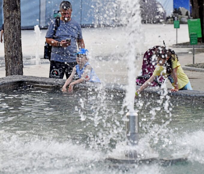 Peste 70.000 de euro pentru mentenanța fântânilor arteziene din Sectorul 6. Contractul, parte dintr-o listă lungă, atribuit unei firme cu un singur angajat - în lucru