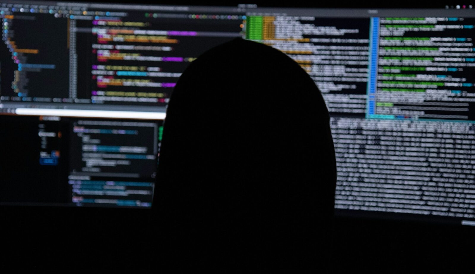 Trustul „Hackerilor” în București DIICOT