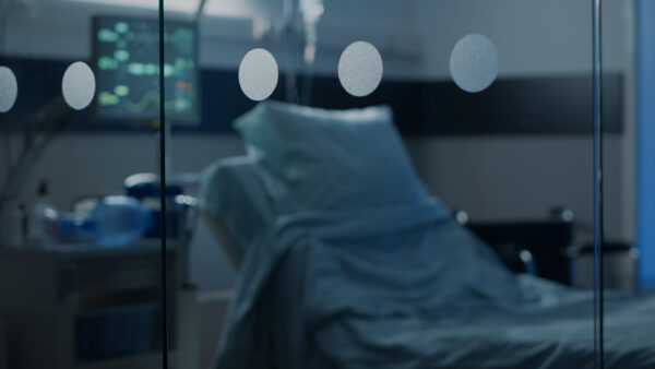 Dreptul la avort, sabotat de spitalele din Capitală: „Se fac doar când nu sunt sărbători religioase” | HotNews