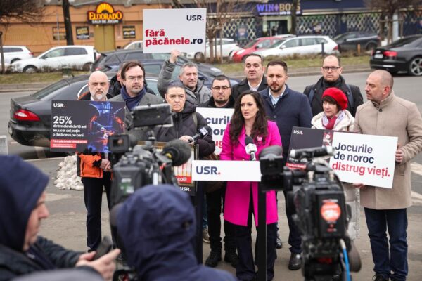 Păcănelele ar putea fi interzise în Capitală. Un proiect de hotărâre pentru eliminarea lor, depus de USR București