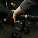 Ajutorul pentru carburant, aprobat în Consiliul Local al Sectorului 4. Foto: Pexels