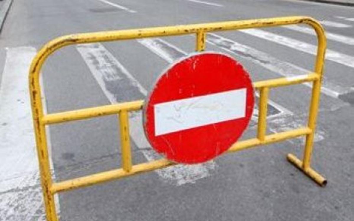 Restricții de trafic, în această noapte, în zona Fântâna Miorița. Se trasează marcaje rutiere.. FOTO: Arhiva