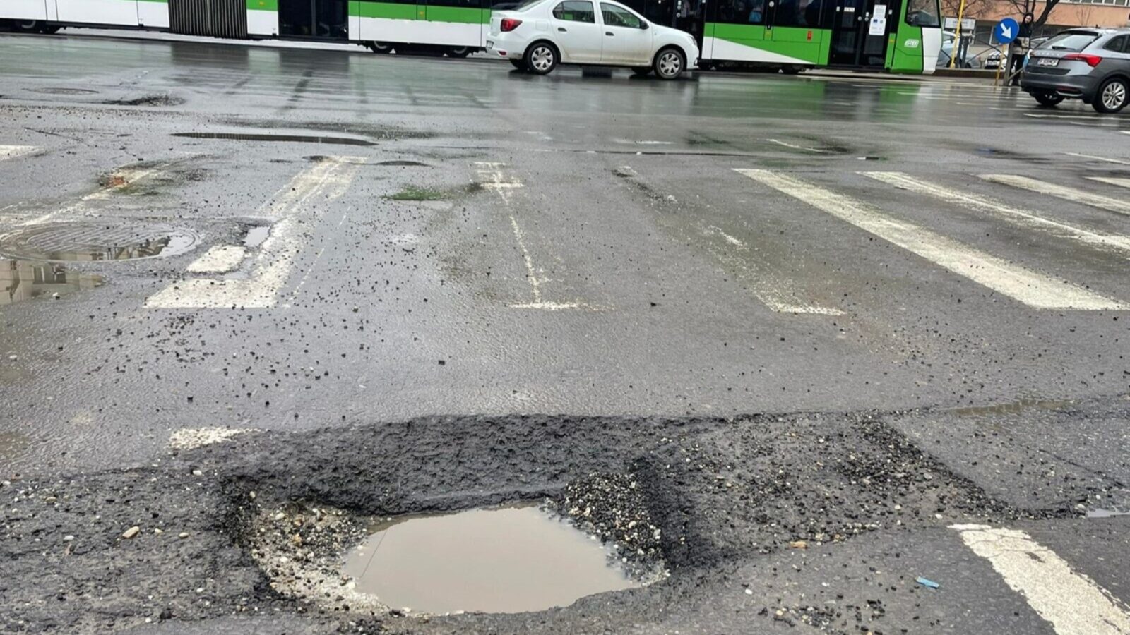 Unde pot bucureștenii din Sectorul 5 să facă sesizări despre gropi și starea străzilor