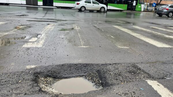 Unde pot bucureștenii din Sectorul 5 să facă sesizări despre gropi și starea străzilor