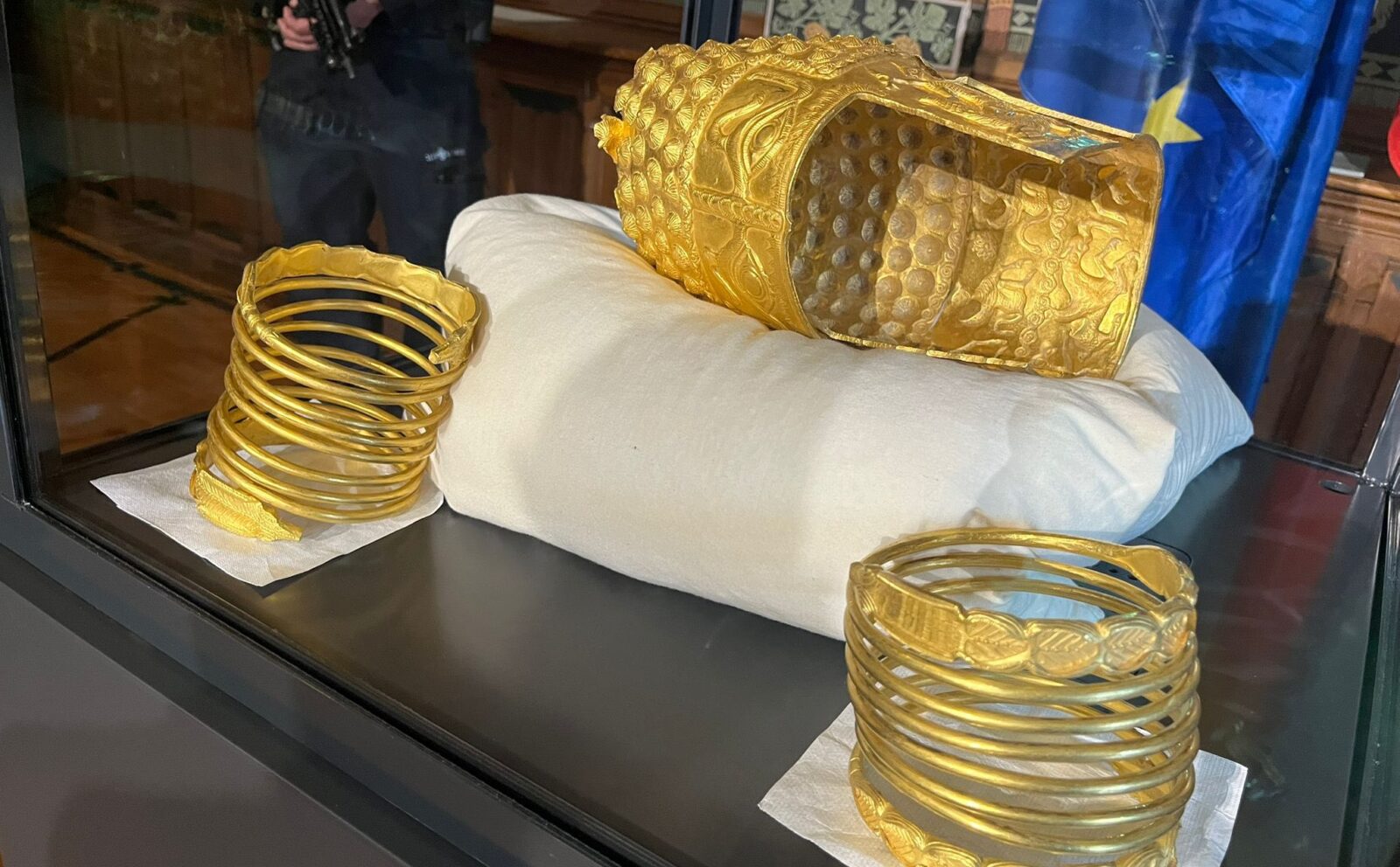 Coiful de la Coțofenești brățările dacice