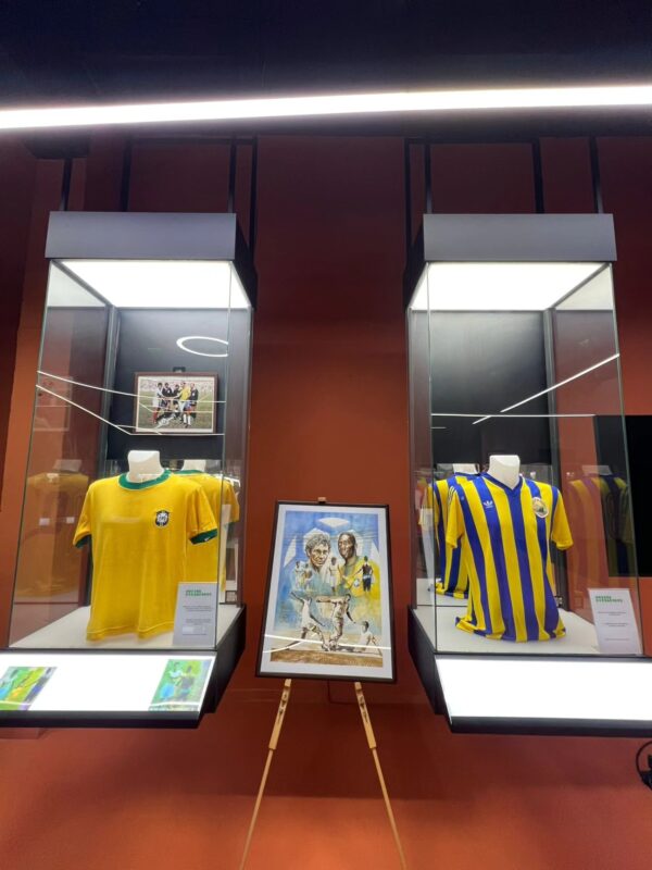 Colecția personală a lui Mircea Lucescu se poate vizita gratuit, pentru o zi, la Muzeul Fotbalului. FOTO: Echipa națională de fotbal a României﻿/ Facebook