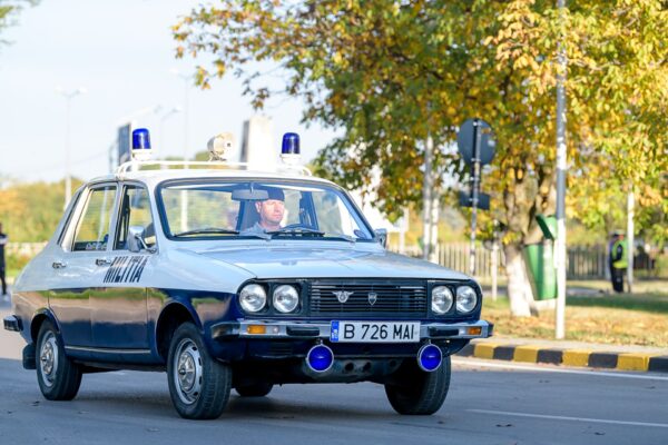 FOTO | Expoziție cu mașini de epocă în Piața Amzei, la Hub-ul deGalben