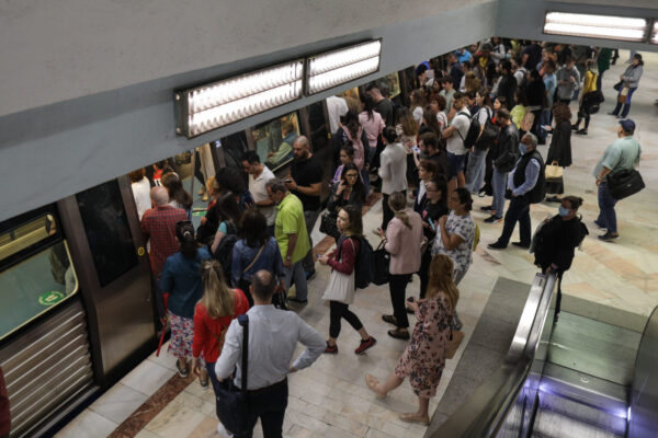 Oficial: Biletul de metrou va costa 7 lei. Ministrul a semnat scumpirea cu o zi înainte să-și dea demisia