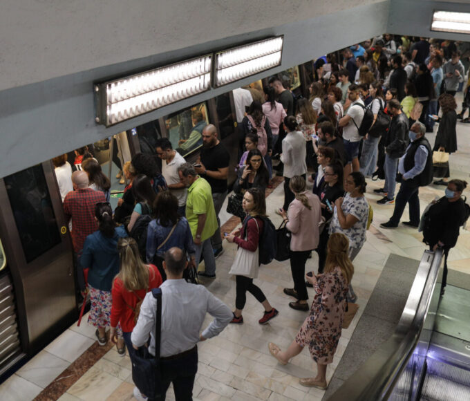 Oficial: Biletul de metrou va costa 7 lei. Ministrul a semnat scumpirea cu o zi înainte să-și dea demisia