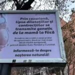 Două firme de publicitate outdoor dau jos mesajele anti-cezariană de pe toate panourile pe care le au în București. FOTO: Euronews
