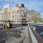 Se ridică o parte dintre restricțiile de la Unirii. Muncitorii au început lucrările de readucere la starea inițială a zonei din fața Hanului lui Manuc