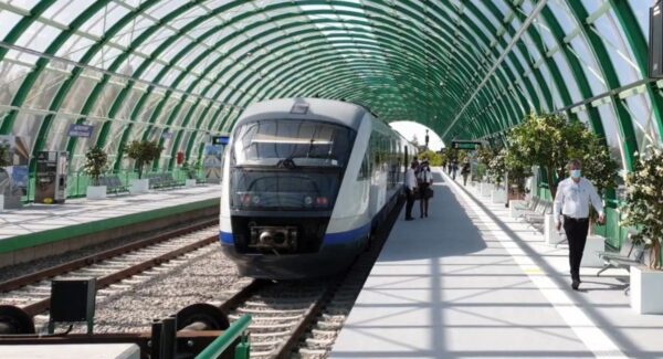 Tren spre Aeroportul Otopeni Chitila