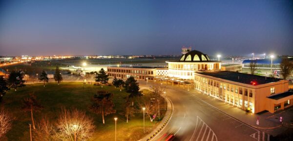 Trei oferte au fost depuse pentru contractul de 7,43 milioane de lei privind modernizarea Aeroportului Băneasa