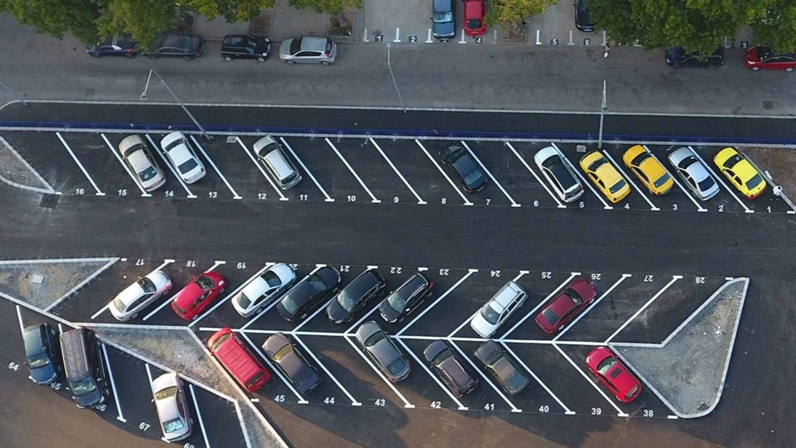 O posibilă soluție pentru bucureștenii din Sectorul 4 care nu mai pot parca gratuit: un abonament anual de 500 de lei