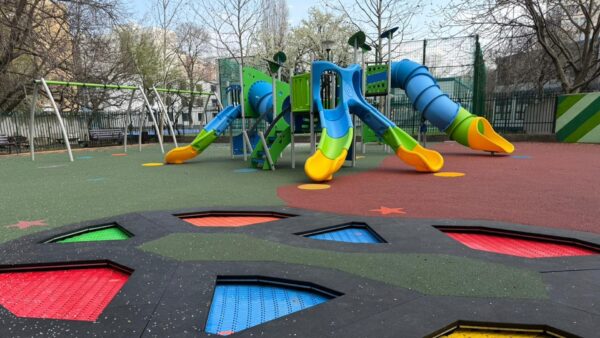 Un nou loc de joacă a fost deschis în Sectorul 6, pe strada Cetatea Histria