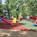 Fără licitație. Compania Sectorului 3 primește aproape două milioane de euro pentru tobogane și leagăne