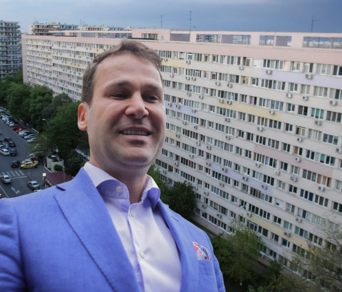 Primăria Sectorului 3 vrea să vândă o parte din cele 390 de spații comerciale. Evaluarea a 3.200 de mp costă 50.000 de euro. Foto: nquam Photos / Octav Ganea