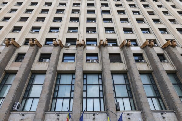 Un lift din Palatul CFR, sediul Ministerului Transporturilor, s-a prăbușit. Șase persoane se aflau în interior