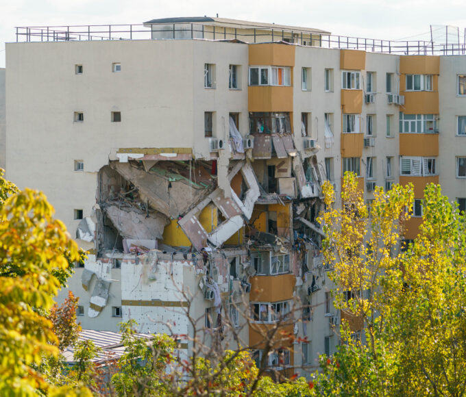 Prejudiciu de peste 50 milioane de euro în cazul blocului explodat din Rahova. Patru persoane fizice și trei persoane juridice, cercetate în cauză
