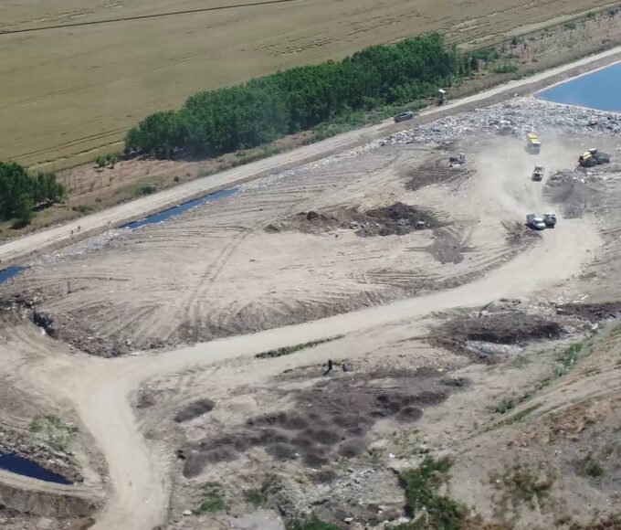 Dosarul „Iar Miroase” revine la Curtea de Apel. Locuitorii din sudul Capitalei cer suspendarea autorizației de mediu pentru groapa de gunoi Vidra. Foto: FB/ Asociaţia Iar Miroase