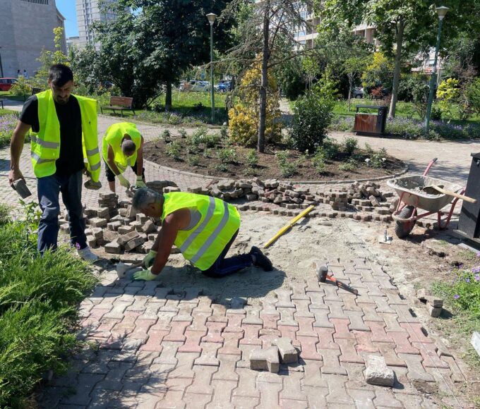 Primăria Generală repară aleile din fața Sălii Palatului cu firma anchetată în dosarul extinderii Cimitirului Militar Ghencea