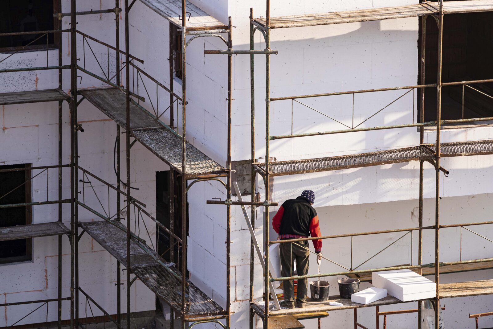 Factura finală, pentru reabilitarea a zece blocuri de pe Calea Rahovei, depășește șase milioane de euro. FOTO: FOTO: Inquam Photos/Virgil Simonescu