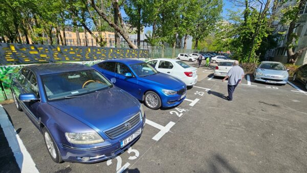Primăria Sectorului 4 scoate la vânzare abonamentele pentru parcare, fosta taxă specială de dezvoltare. Unde pot parca șoferii care achită 593 de lei anual. Foto: PS4