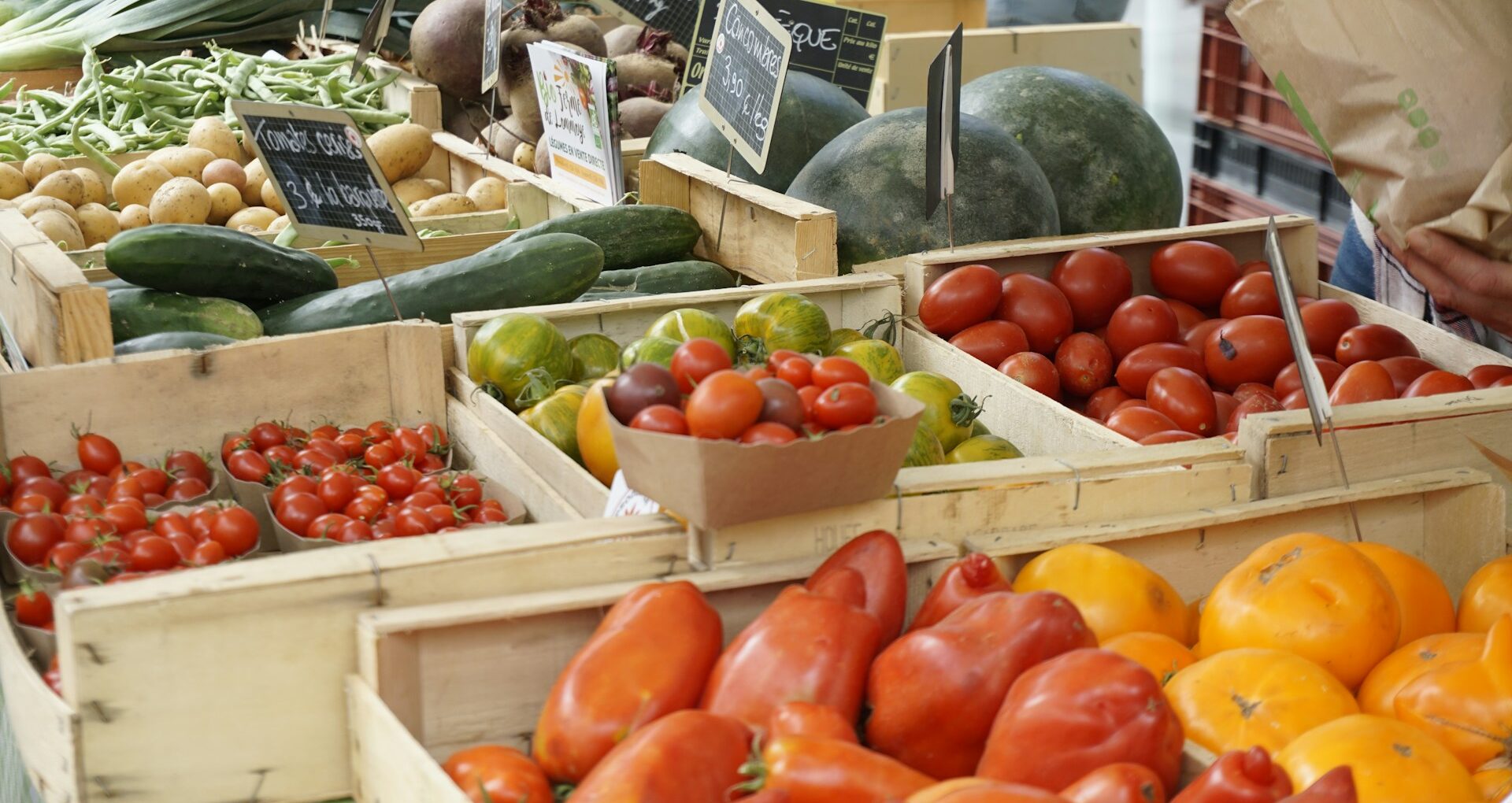 Amenzi de peste 15.000 de euro pentru nereguli descoperite la peste 100 de tone de legume, descoperite la un en-gros din București-Ilfov