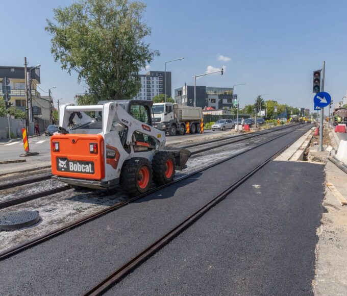 Au început lucrările de asfaltare la linia de tramvai de pe Prelungirea Ghencea. Foto: FB/ PMB