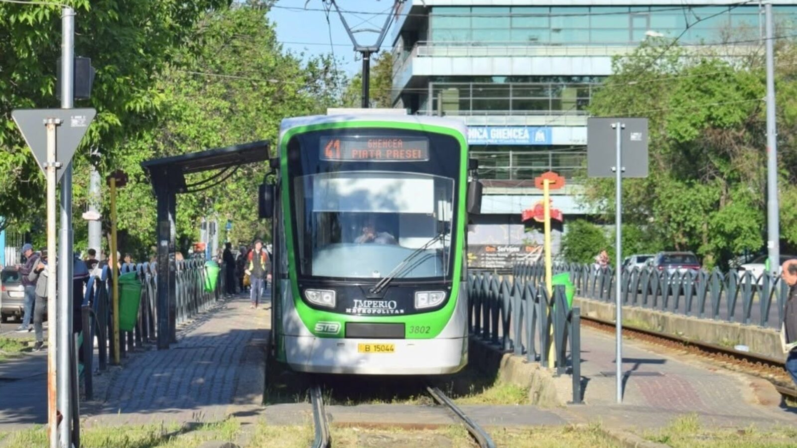 Circulația STB este afectată de acumulările de apă din București. Linia 41, printre cele blocate în această dimineață