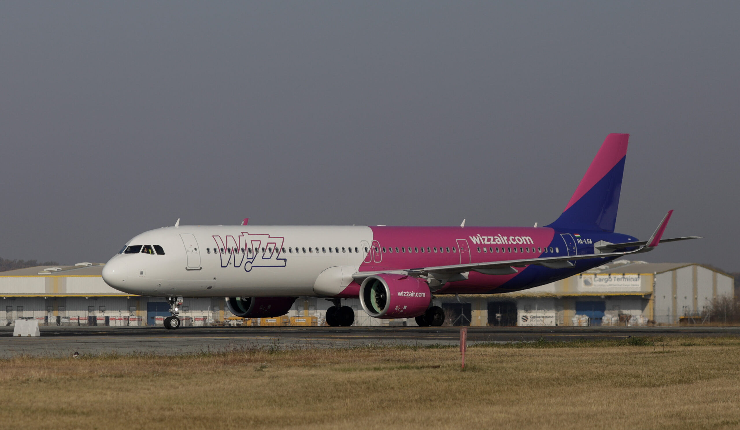 Wizz Air renunță la patru rute din România, inclusiv la una de pe Aeroportul Otopeni, din această toamnă