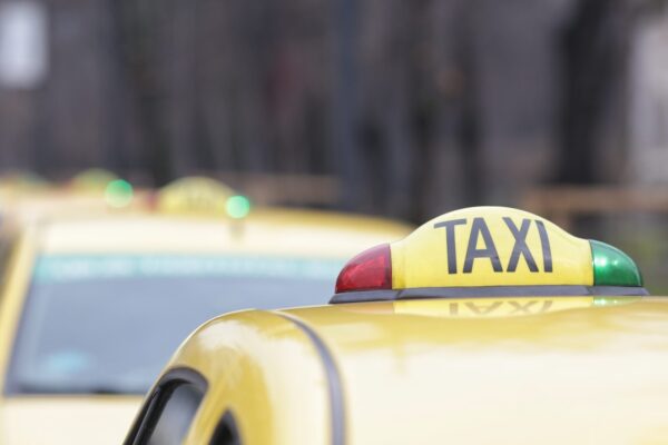 Amenzi de peste 30 de mii de lei pentru taximetriști și șoferii de ride-sharing din București