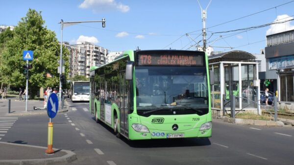 Linia 178 circulă pe un traseu deviat. Se fac lucrări pe Bd. Dinicu Golescu. FOTO: STB
