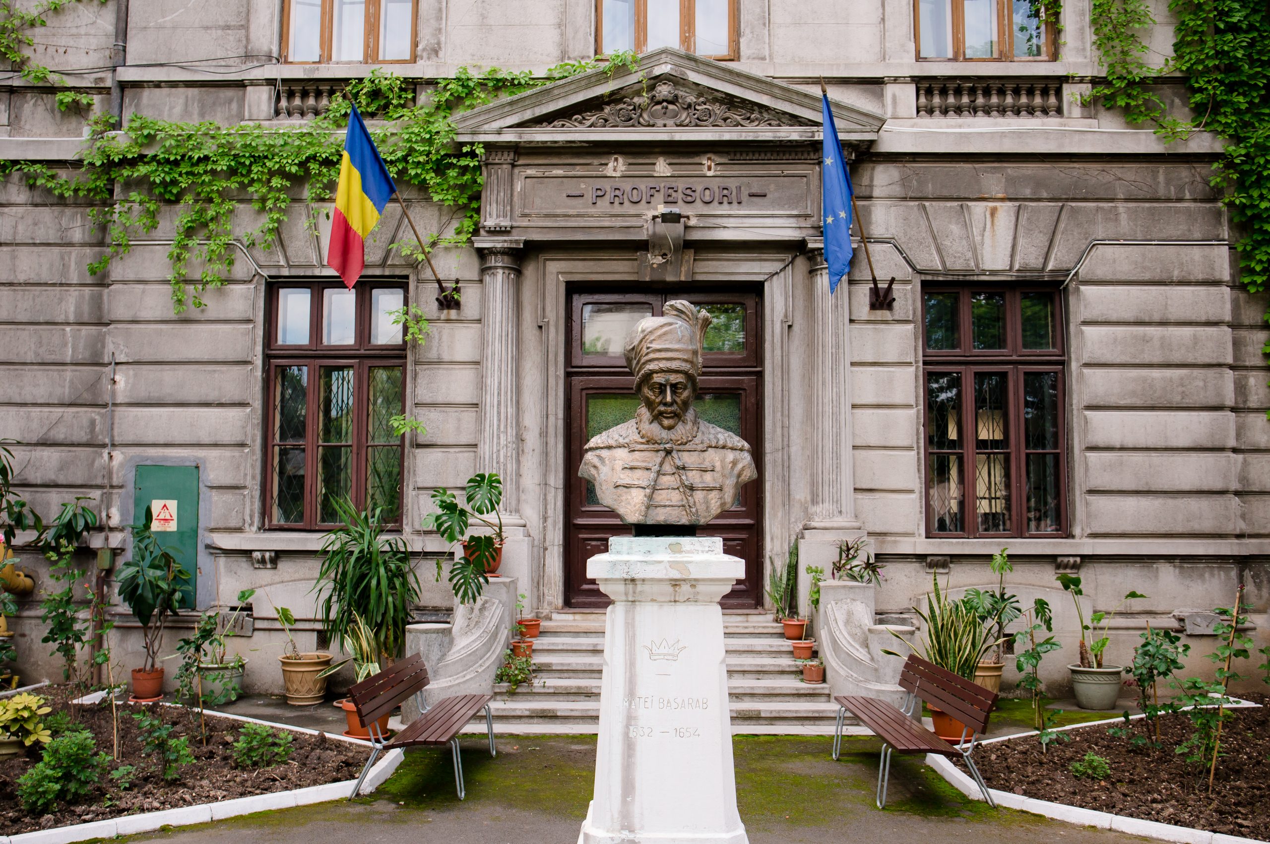 Se scumpește renovarea a încă cinci școli din Sectorul 3, după alte 12 măriri similare. Renovarea Liceului Teoretic „Decebal” se ieftinește